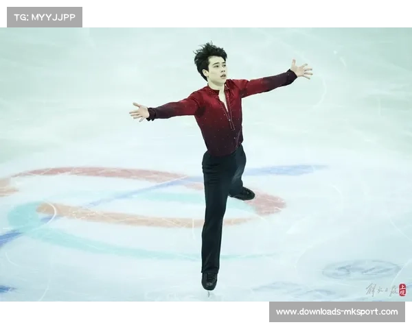 “中国杯观众向冰面投掷特色玩偶，选手与互动温暖全场”